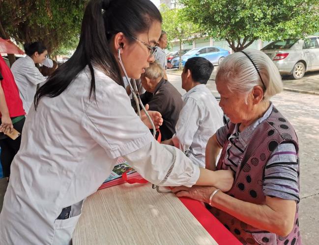 毕上教育公务员考试申论高分范文《扶贫先扶志,扶贫必扶智》